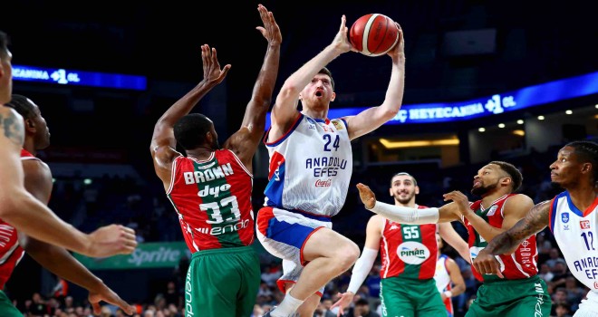 Pınar Karşıyaka, Efes'i yakalayamadı 2-0 geriye düştü