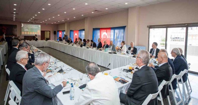 İzmir’in 2026 Avrupa Gençlik Başkenti çalışmaları konuşuldu