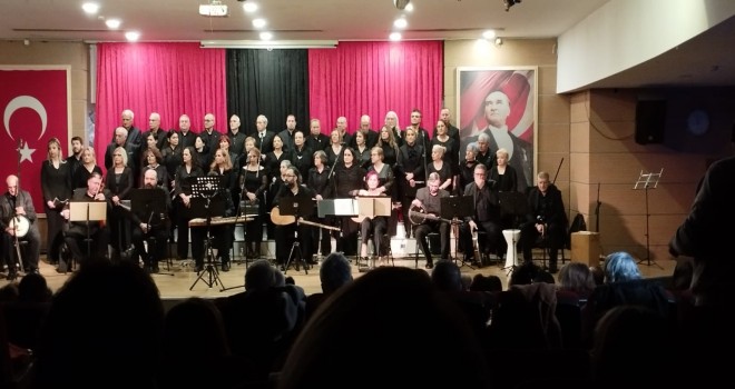 Çatı Bostanlı Müziğin Renkleri Korosu depremzedeleri konserle andı