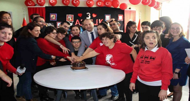 Engel tanımayan gençler Karşıyaka'da farkındalık yarattı