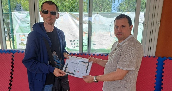 Mandala Kursu’nu tamamlayanlara sertifikaları verildi.