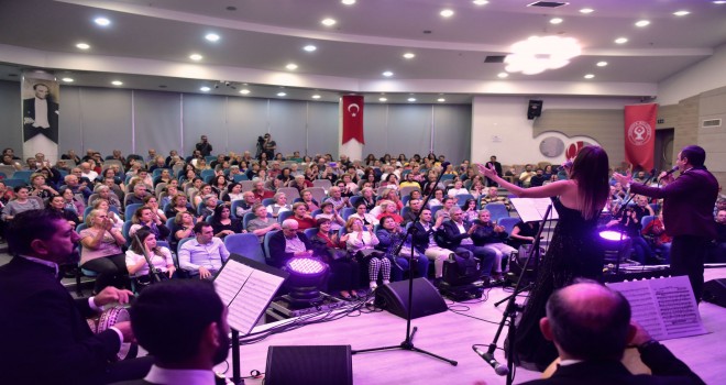 Atatürk'ün sevdiği şarkılar hep bir ağızdan söylendi