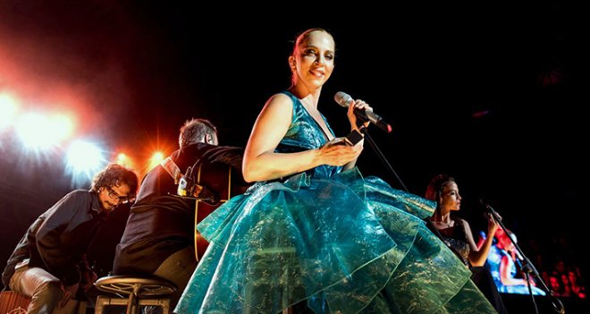 1 Festival İzmir'in açılışı Sertab Erener ile...