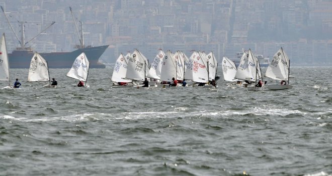 1. Serdar Zenger Yelken Yarışları, Karşıyaka'da yapıldı