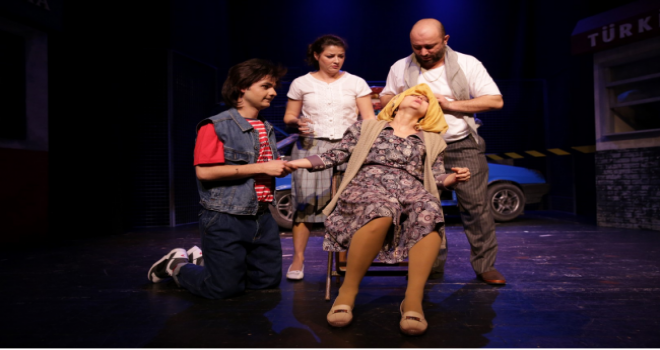 Türkiye Kayası oyunu Karşıyaka Ragıp Haykır Sahnesi'nde