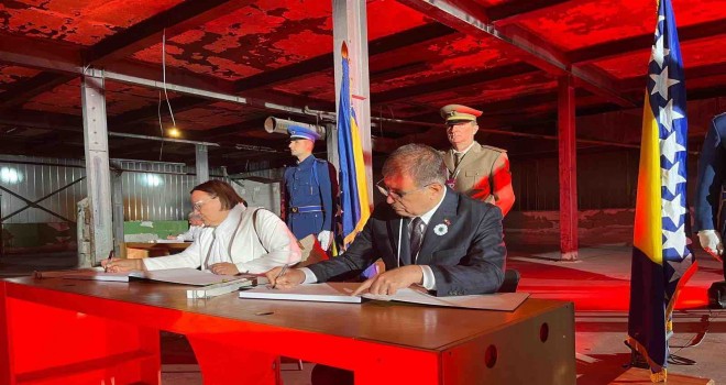 Başkan Tugay Bosna’da Srebrenitsa Katliamı’nın kurbanlarını andı