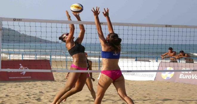 U-18 Avrupa Plaj Voleybol Şampiyonası başladı