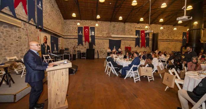 Başkan Tunç Soyer Büyükşehir’in din görevlileri ile bereket sofrasında buluştu