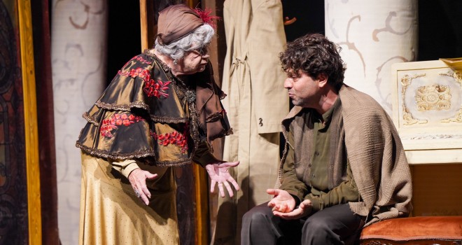 Gaziemir’de sezon Veda oyunuyla açıldı