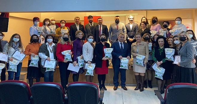 Balkon Bahçeciliği ve Sebze Yetiştiriciliği kursu sertifikaları dağıtıldı