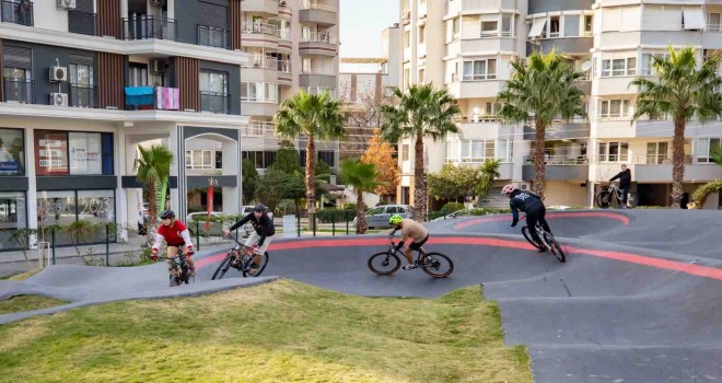 Zeynep Aslan Pump Track Bisiklet Parkuru'na yoğun ilgi
