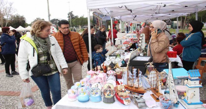 Karşıyaka’da Sevgililer Günü Pazarı açıldı