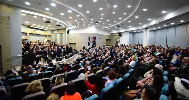 ''Aşk ve Sevgi Şarkıları'' Bornova yankılandı