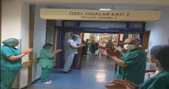 DEÜ Hastanesi'nden alkışlarla taburcu oldular