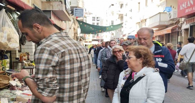 Karşıyaka'da ön seçime büyük ilgi