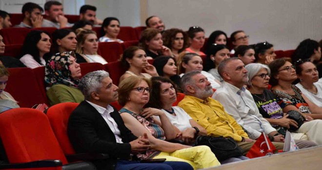 Çiğli Belediyesi’nden bağımlılıkla mücadele semineri
