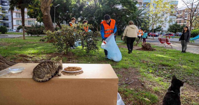 Karşıyaka'da farkındalık yaratan çevre temizlik çalışması