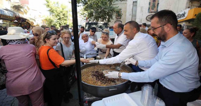 Konak’ta 5 bin kişiye aşure