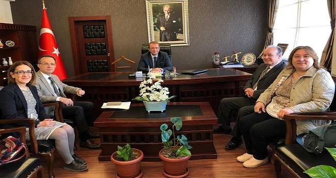 Yeni açılan poliklinik sorumluları Kaymakamı ziyaret etti