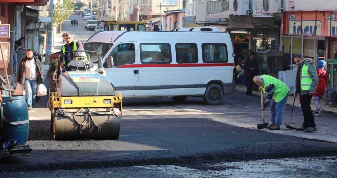 Bayraklı'nın yolları yenileniyor