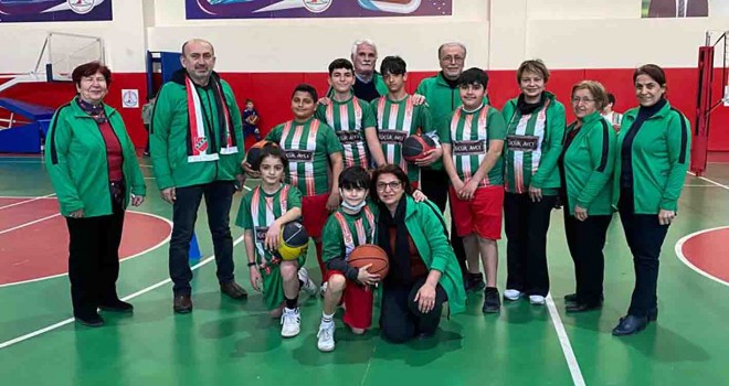 FİDEDER'li öğrencilerin forma sevinci