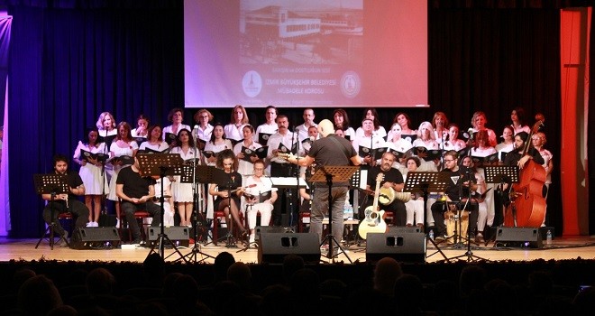 Mübadele Korosu ilk konserini Karşıyaka'da verdi