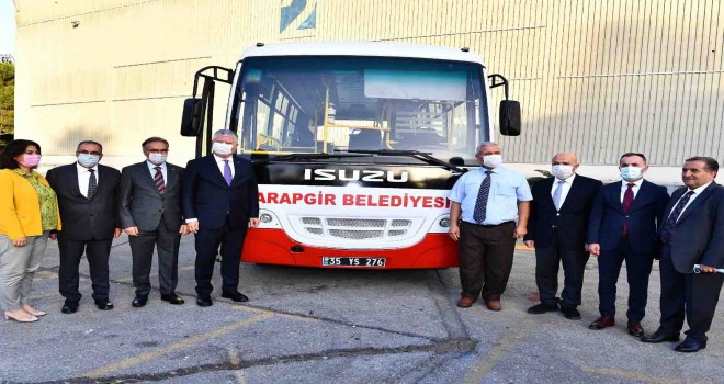 İzmir Büyükşehir Belediyesi 9 ilçeye otobüs hibe etti