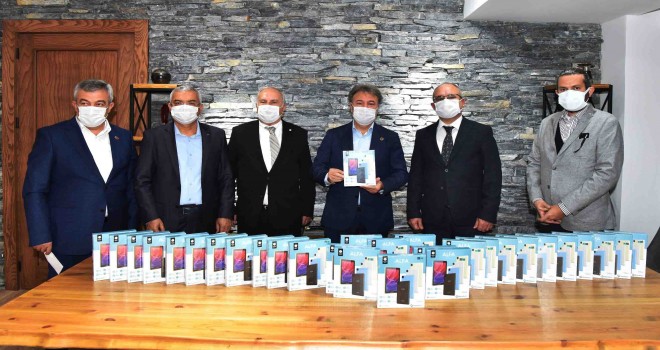 Bornova’da hedef 5 bin tablet