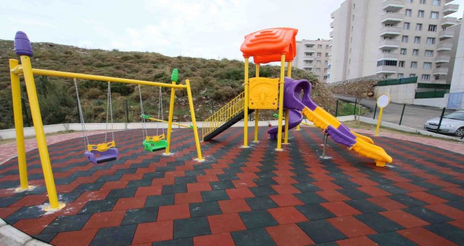 Bayraklı'ya 2 yeni çocuk oyun alanı