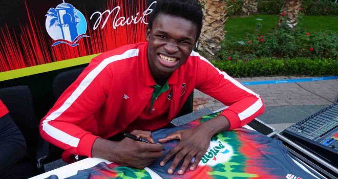 Adem Bona: Nijerya’da önce futbol oynuyordum