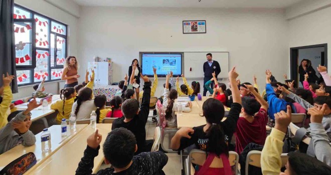 İzmir Metrosu’ndan öğrencilere metro ve tramvay eğitimi