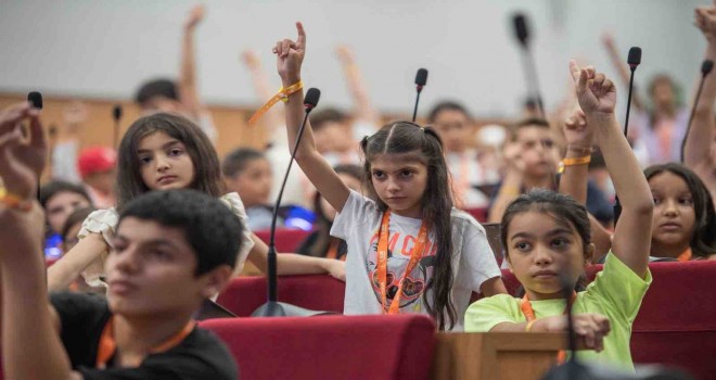 İzmir Çocuk Belediyesi faaliyete geçti