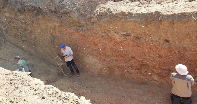 DEÜ Gümüldür fayını inceliyor