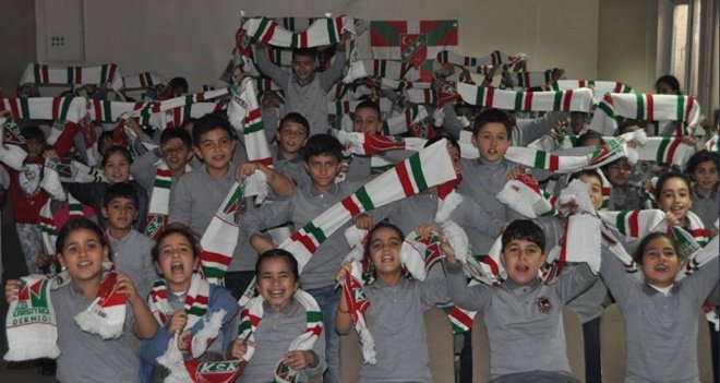 1912 Karşıyaka Derneği Latife Hanım'da...