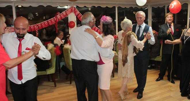 1930'lu kıyafetler ile Cumhuriyet Balosu