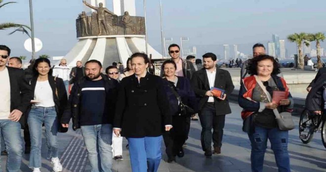 Ünsal sahilde Karşıyakalılarla buluştu