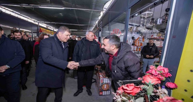 Tugay: İzmir’de kalpler deprem bölgesi için atıyor