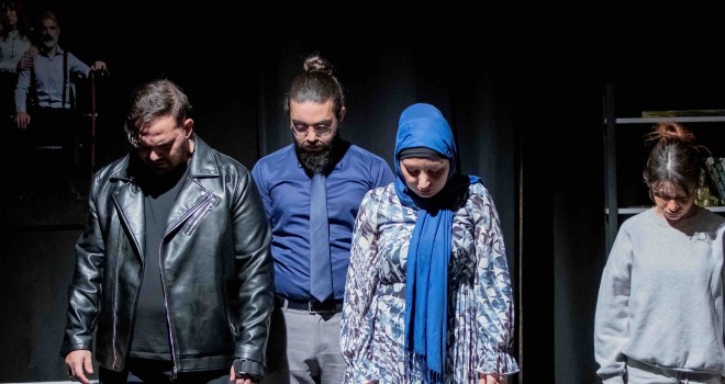 Kankaranlık, Karşıyaka Boyoz Akademi Sahnesi’nde seyirciyi soluksuz bıraktı