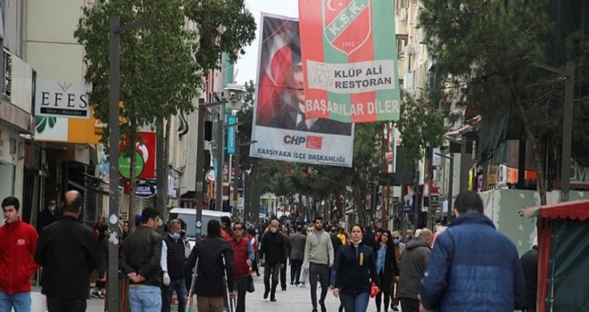 Karşıyaka Çarşısı yine kalabalık...