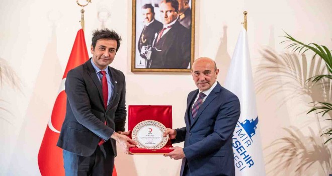 İzmir Büyükşehir Belediyesi’nden Türk Kızılayı’na destek