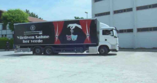 İzmir Devlet Tiyatrosu seyircisine merhaba demeye hazırlanıyor