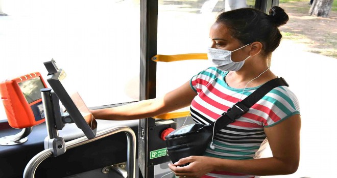 Virüssavar “güvenli otobüs” İzmirlilerin hizmetinde