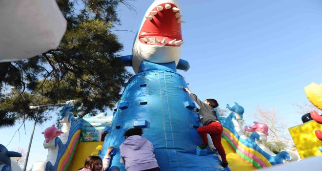 Karneler alındı, Karşıyaka'da festival başladı