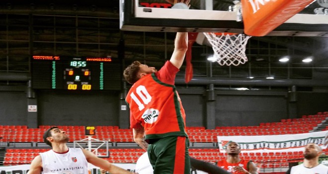 Pınar Karşıyaka lider Anadolu Efes'i konuk ediyor