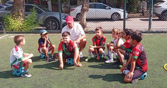 Bostanlıspor’un minik futbolcuları iş başı yaptı