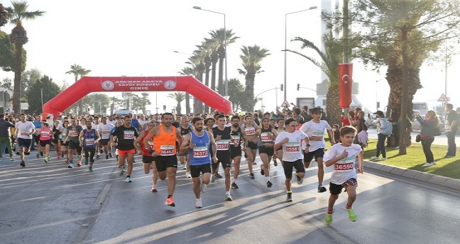 Karşıyaka’da Ata’dan Ana’ya koştular