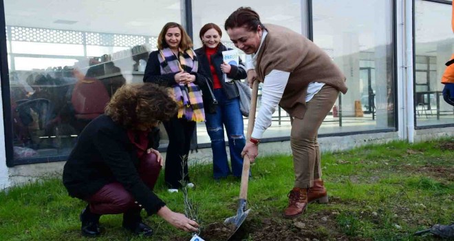 İzmir Kent Konseyi üyeleri PAKO’ya fidan dikti