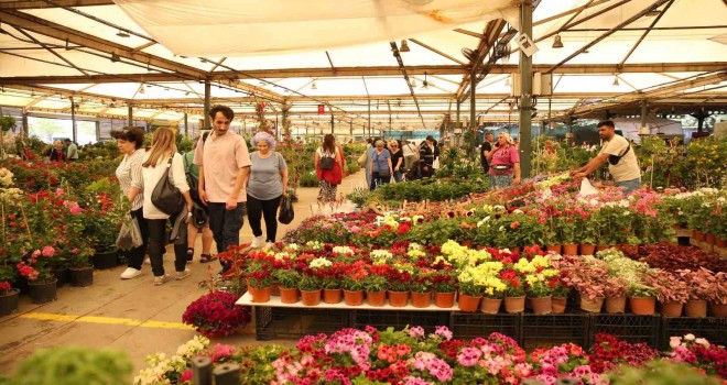 Karşıyakalılar çiçek festivalinde buluştu