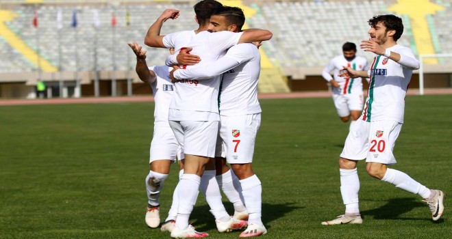 Karşıyaka, Çarşambaspor'u konuk ediyor