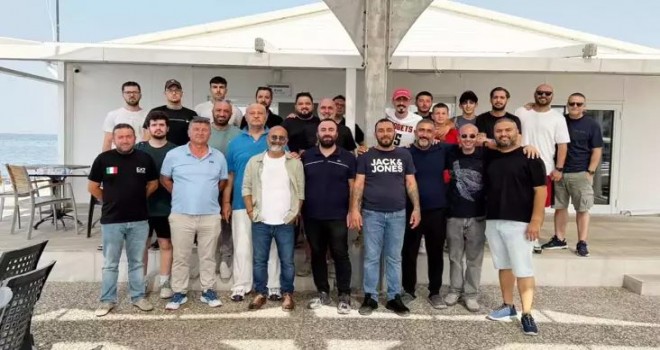 Karşıyaka'da yönetim ve taraftar yelken tesislerine gitti